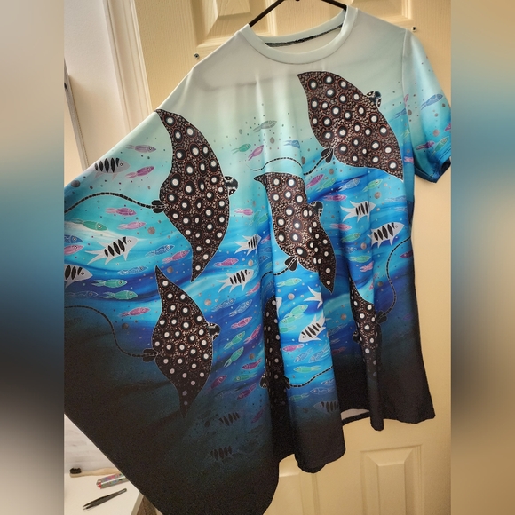 Spotted Manta Rays Super Drape Top - Picture 2 of 9